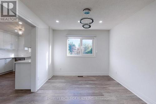 413 Carrville Road, Richmond Hill, ON - Indoor Photo Showing Kitchen