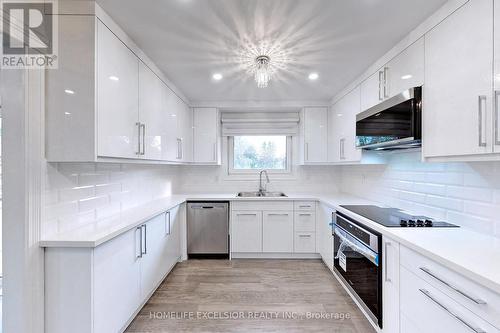 413 Carrville Road, Richmond Hill, ON - Indoor Photo Showing Kitchen With Upgraded Kitchen