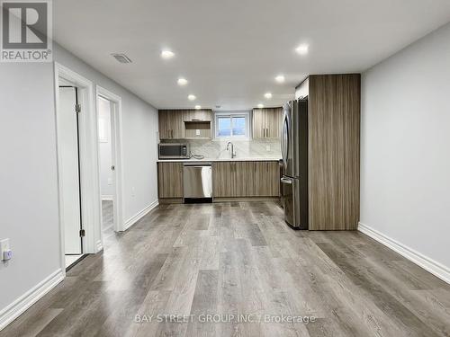 1403 Old Green Lane Bsmt, East Gwillimbury, ON - Indoor Photo Showing Kitchen