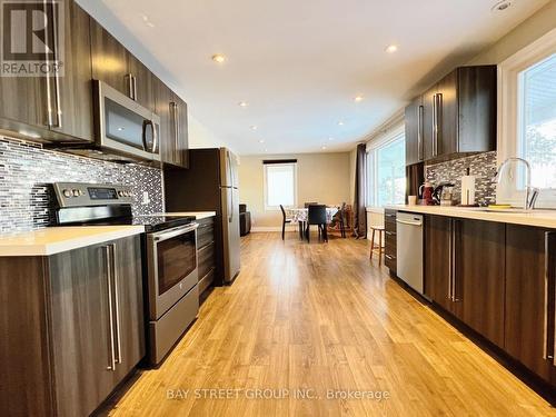 1403 Old Green Lane, East Gwillimbury, ON - Indoor Photo Showing Kitchen With Upgraded Kitchen