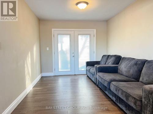 1403 Old Green Lane, East Gwillimbury, ON - Indoor Photo Showing Living Room