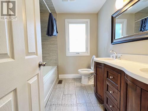 1403 Old Green Lane, East Gwillimbury, ON - Indoor Photo Showing Bathroom