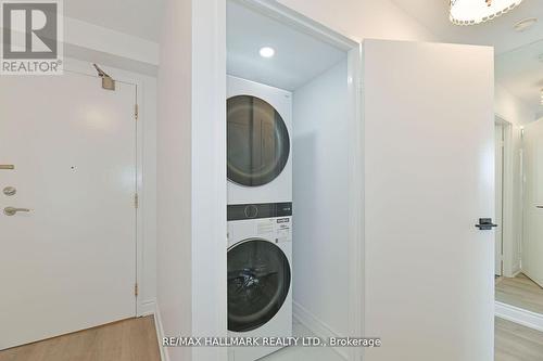 706 - 7420 Bathurst Street, Vaughan, ON - Indoor Photo Showing Laundry Room