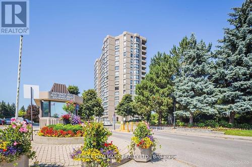 706 - 7420 Bathurst Street, Vaughan, ON - Outdoor With Facade