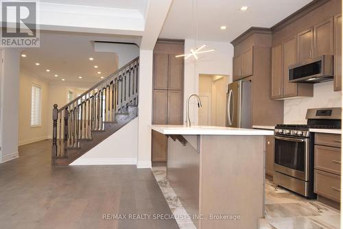 588 Juneberry Court, Milton, ON - Indoor Photo Showing Kitchen With Upgraded Kitchen