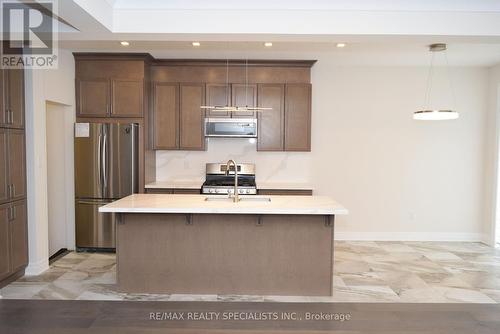 588 Juneberry Court, Milton, ON - Indoor Photo Showing Kitchen