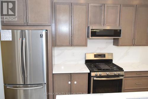 588 Juneberry Court, Milton, ON - Indoor Photo Showing Kitchen