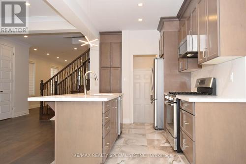 588 Juneberry Court, Milton, ON - Indoor Photo Showing Kitchen With Upgraded Kitchen