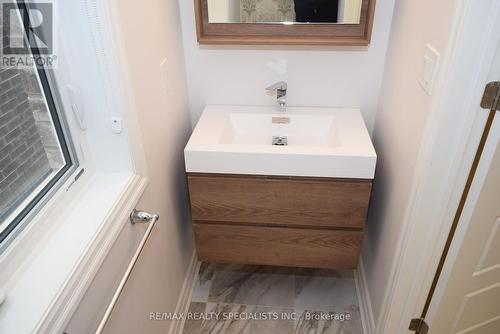 588 Juneberry Court, Milton, ON - Indoor Photo Showing Bathroom