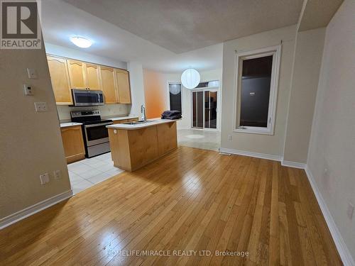 Upper - 868 Oasis Drive N, Mississauga, ON - Indoor Photo Showing Kitchen