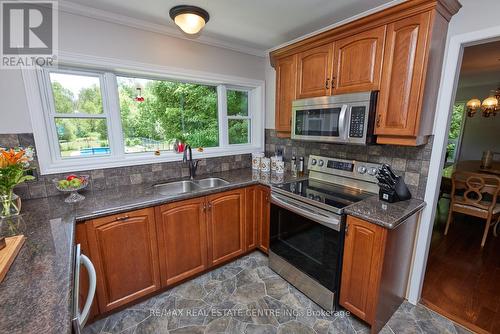 7 Mccutcheon Road, Mulmur, ON - Indoor Photo Showing Kitchen With Double Sink