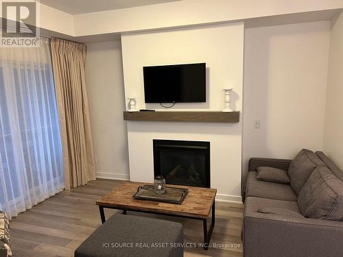 405 - 40 Horseshoe Boulevard, Oro-Medonte, ON - Indoor Photo Showing Living Room With Fireplace