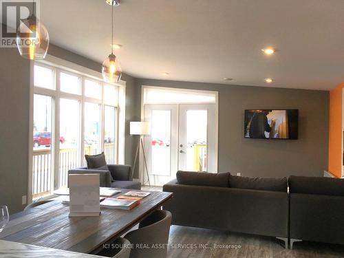 51 - 5620 Rockdale Road, Ottawa, ON - Indoor Photo Showing Living Room