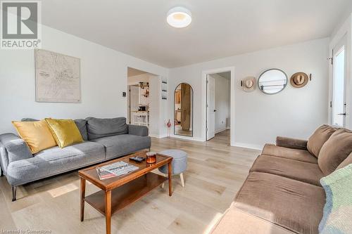 26 Elgin Street S, Cambridge, ON - Indoor Photo Showing Living Room