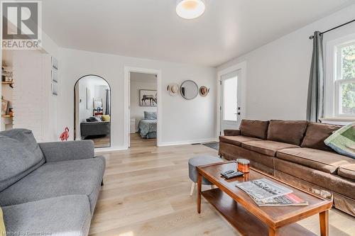 26 Elgin Street S, Cambridge, ON - Indoor Photo Showing Living Room