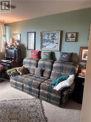 24 Midland Drive Unit# 301, Kitchener, ON - Indoor Photo Showing Living Room