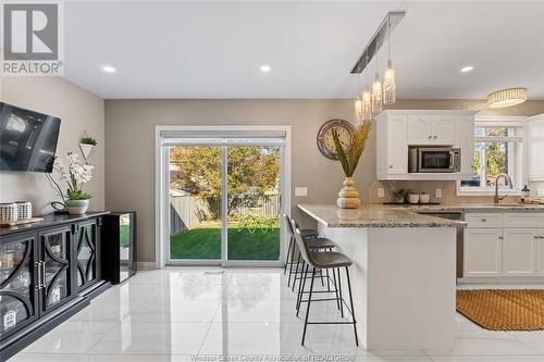 1544 Heatherglen Drive, Tecumseh, ON - Indoor Photo Showing Kitchen With Upgraded Kitchen