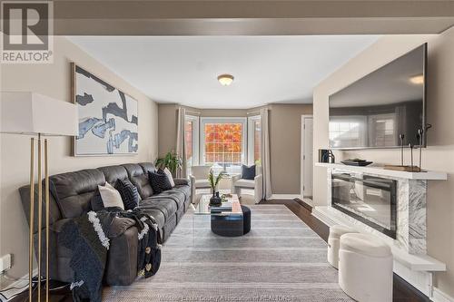 1544 Heatherglen Drive, Tecumseh, ON - Indoor Photo Showing Living Room