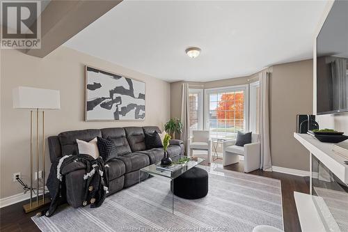 1544 Heatherglen Drive, Tecumseh, ON - Indoor Photo Showing Living Room