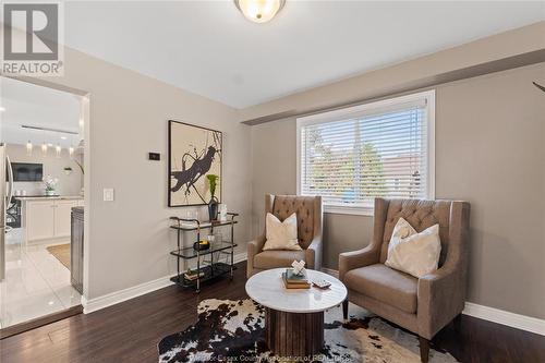 1544 Heatherglen Drive, Tecumseh, ON - Indoor Photo Showing Living Room