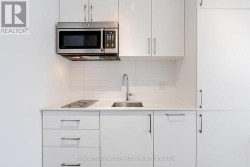 1516 - 27 Bathurst Street W, Toronto, ON - Indoor Photo Showing Kitchen