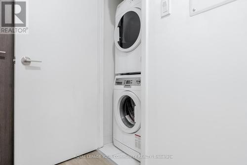 1516 - 27 Bathurst Street W, Toronto, ON - Indoor Photo Showing Laundry Room