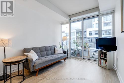 1516 - 27 Bathurst Street W, Toronto, ON - Indoor Photo Showing Living Room