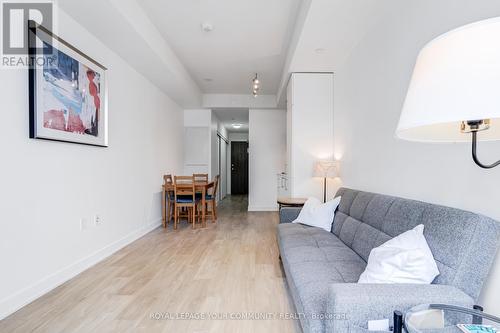 1516 - 27 Bathurst Street W, Toronto, ON - Indoor Photo Showing Living Room