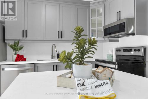 32 Nectarine Crescent, Brampton, ON - Indoor Photo Showing Kitchen