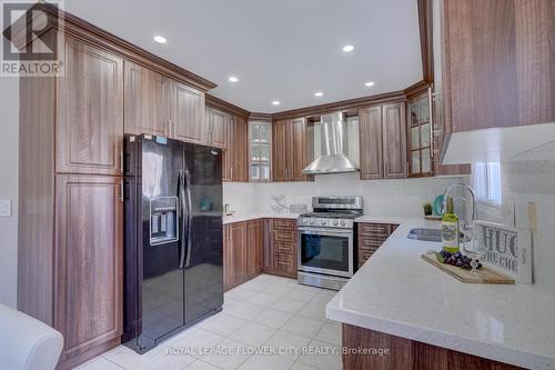 43 Rattlesnake Road, Brampton, ON - Indoor Photo Showing Kitchen With Upgraded Kitchen