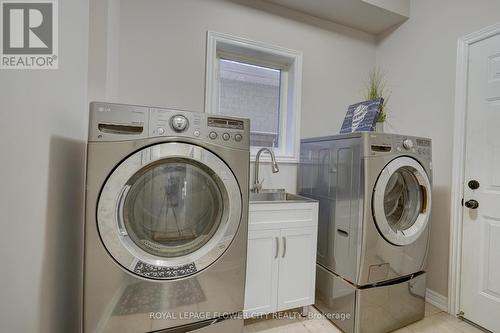 43 Rattlesnake Road, Brampton, ON - Indoor Photo Showing Laundry Room