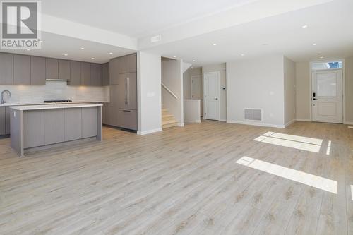 143 1330 Wellon Street, Coquitlam, BC - Indoor Photo Showing Kitchen