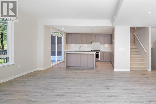 143 1330 Wellon Street, Coquitlam, BC - Indoor Photo Showing Kitchen