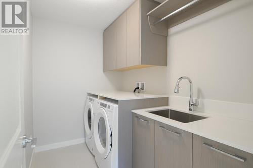 143 1330 Wellon Street, Coquitlam, BC - Indoor Photo Showing Laundry Room