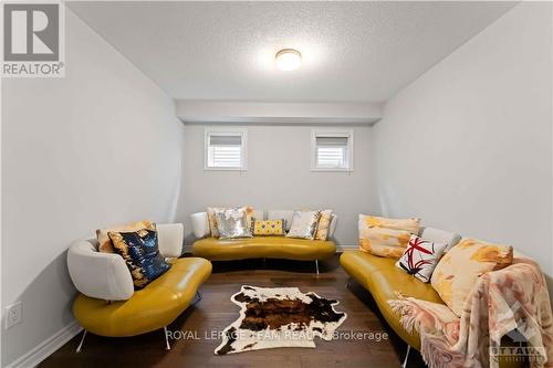 612 Rye Grass Way, Ottawa, ON - Indoor Photo Showing Living Room