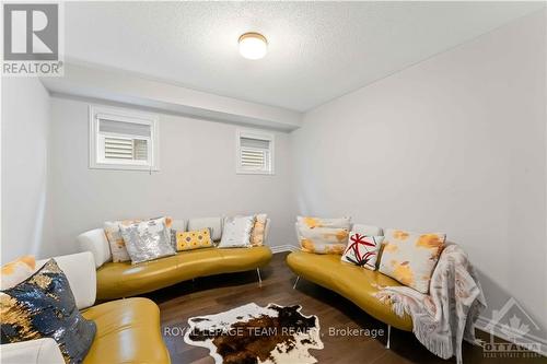 612 Rye Grass Way, Ottawa, ON - Indoor Photo Showing Living Room