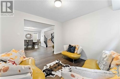 612 Rye Grass Way, Ottawa, ON - Indoor Photo Showing Living Room