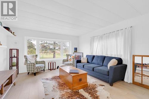 1997 Fry Road, Prince Edward County (Picton), ON - Indoor Photo Showing Living Room