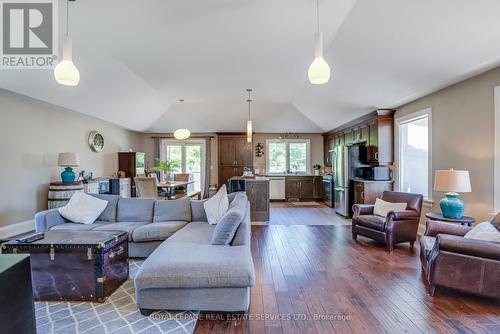 194 Sylvan Avenue, Toronto, ON - Indoor Photo Showing Living Room