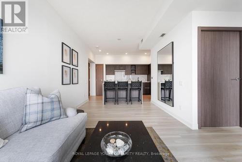 3615 - 17 Bathurst Street, Toronto, ON - Indoor Photo Showing Living Room