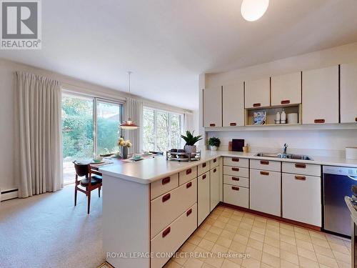 20 Sundance Crescent, Toronto, ON - Indoor Photo Showing Kitchen With Double Sink