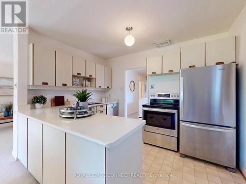 20 Sundance Crescent, Toronto, ON - Indoor Photo Showing Kitchen