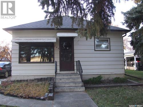 206 1St Street W, Leader, SK - Outdoor