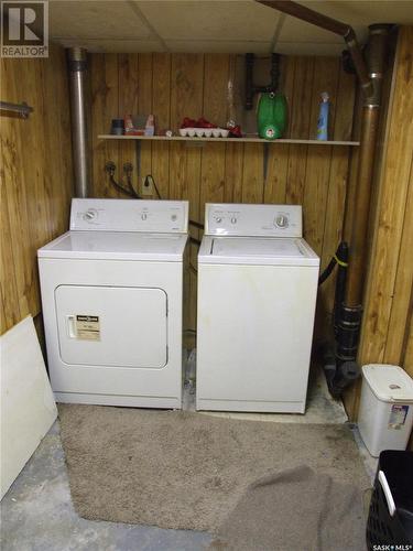 206 1St Street W, Leader, SK - Indoor Photo Showing Laundry Room