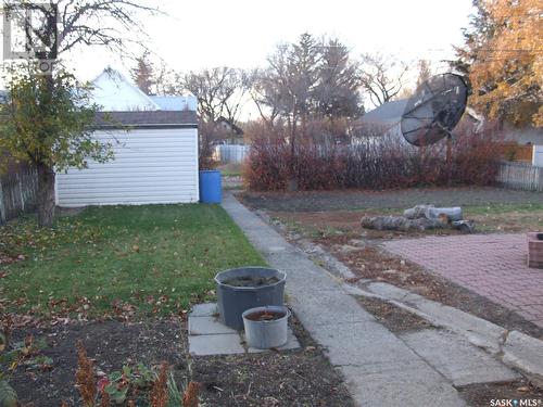 206 1St Street W, Leader, SK - Outdoor