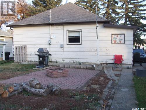 206 1St Street W, Leader, SK - Outdoor