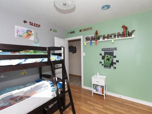 102 Hourigan Crescent, Thunder Bay, ON - Indoor Photo Showing Bedroom