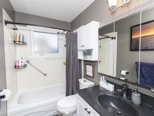 102 Hourigan Crescent, Thunder Bay, ON - Indoor Photo Showing Bathroom