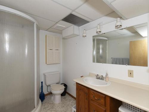 102 Hourigan Crescent, Thunder Bay, ON - Indoor Photo Showing Bathroom