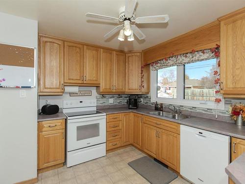 102 Hourigan Crescent, Thunder Bay, ON - Indoor Photo Showing Kitchen With Double Sink